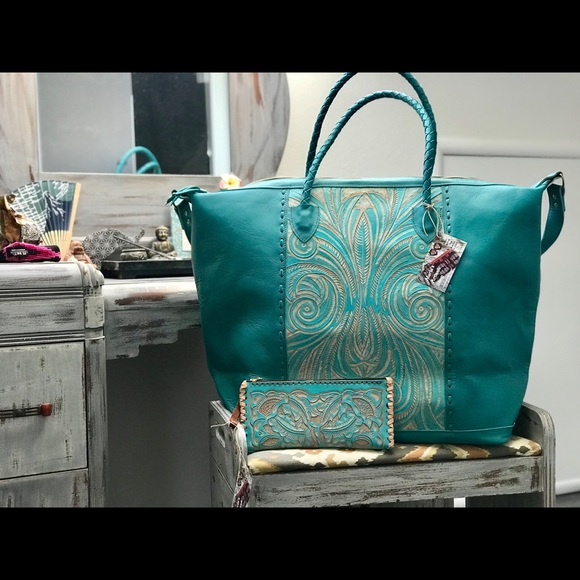 Handbags - BNWT Tooled Leather Weekender & Clutch Set